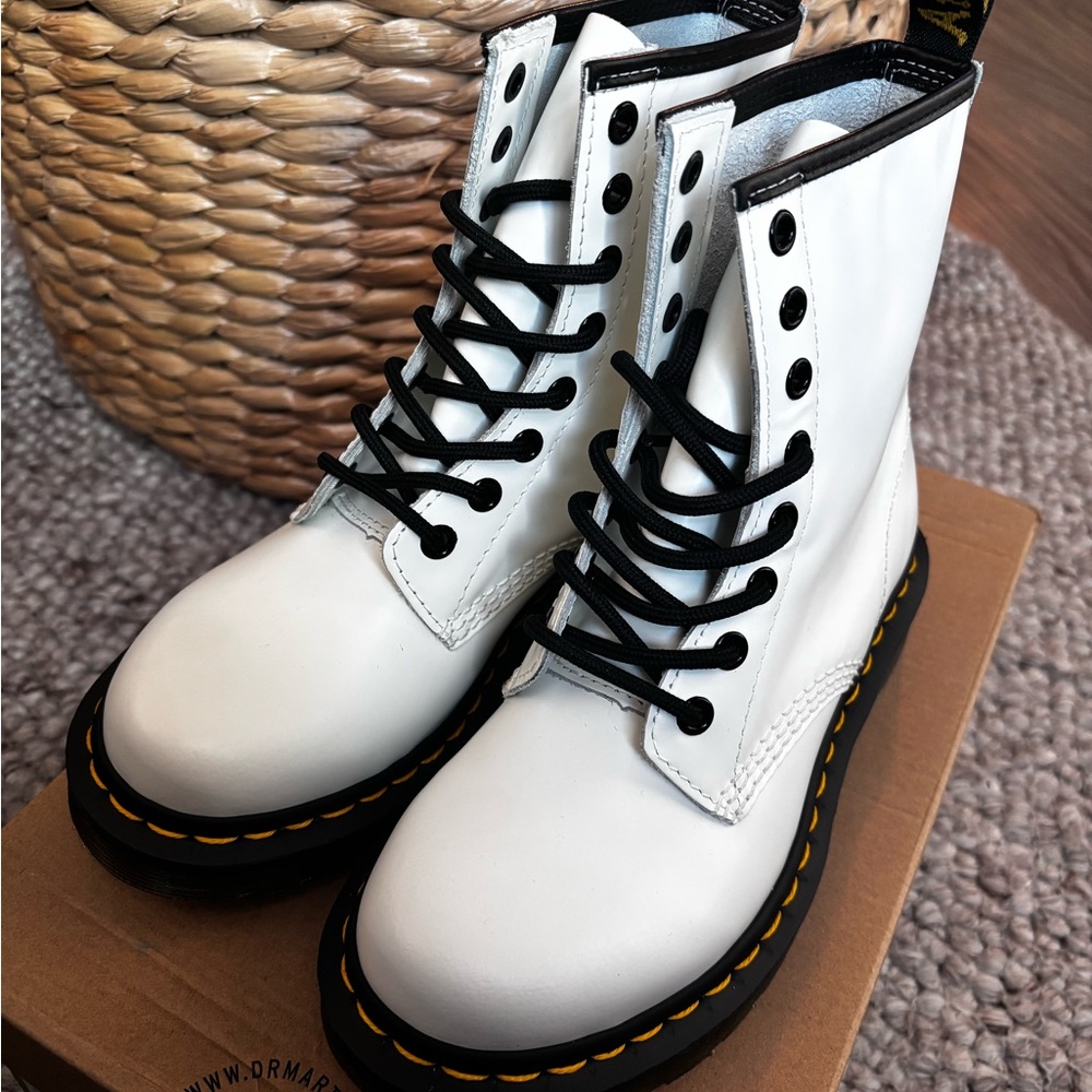 Brand new💛🖤🤍Dr. Martens Women's White Combat Boots🤍🖤💛 Brand New✨size 6